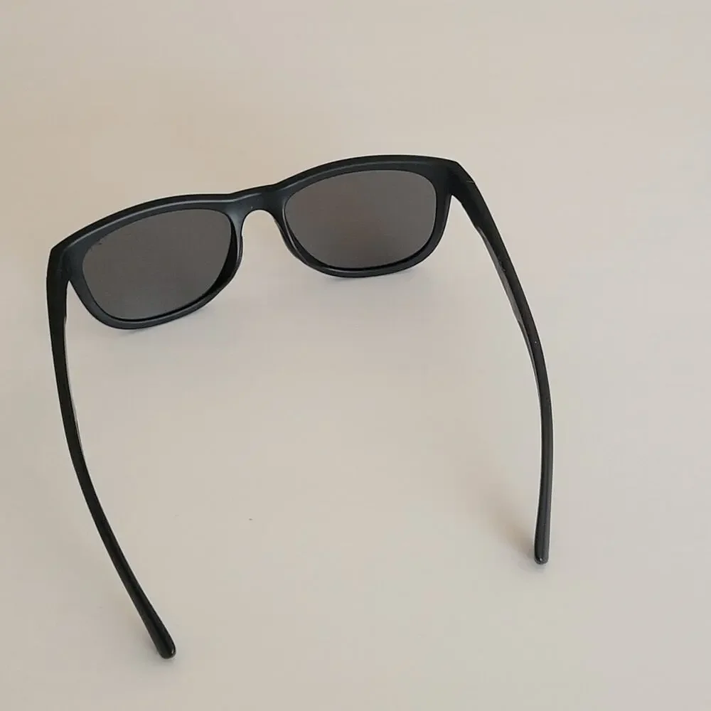 Tifosi Thrive Swank sunglasses Satin Black Smoke Polarized lenses 1500500151
